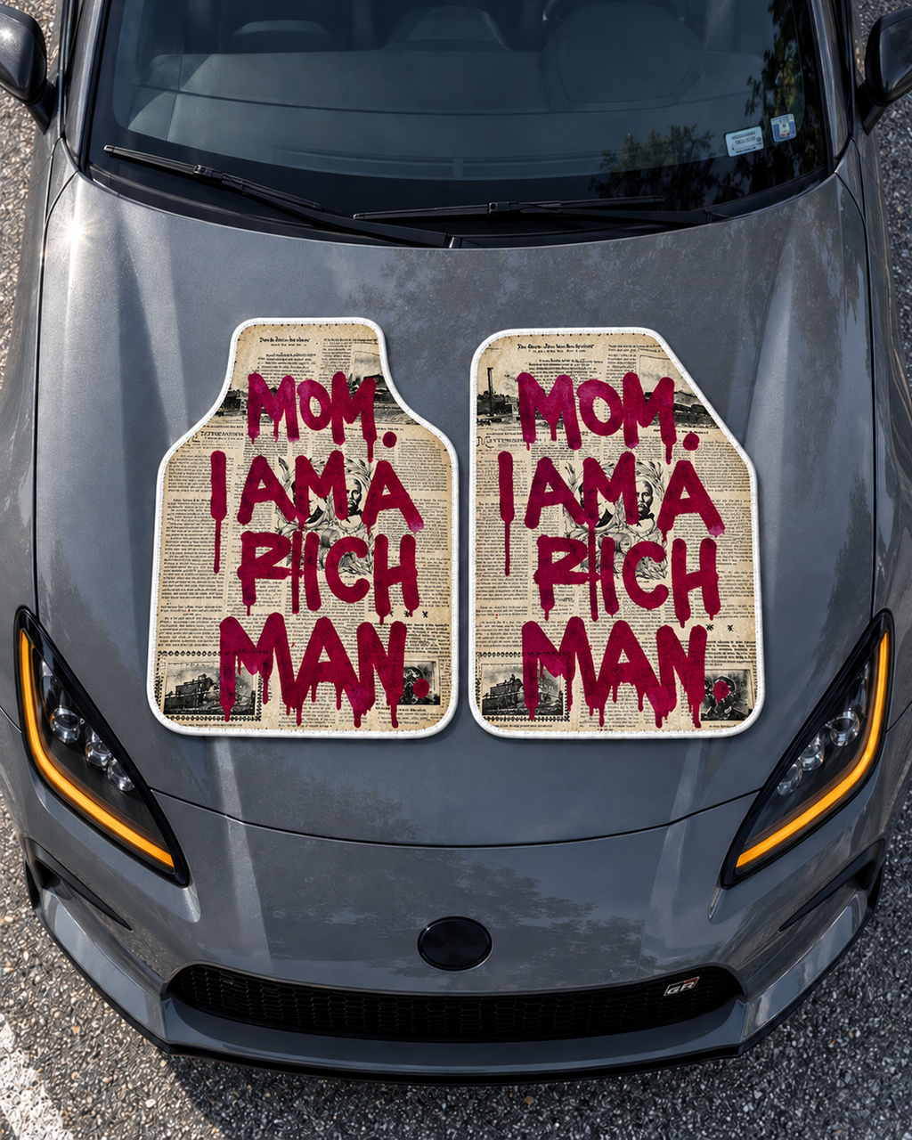 Rich Man Gazete Kolajı — tepeden gri GR86 kaputu — son kalıp