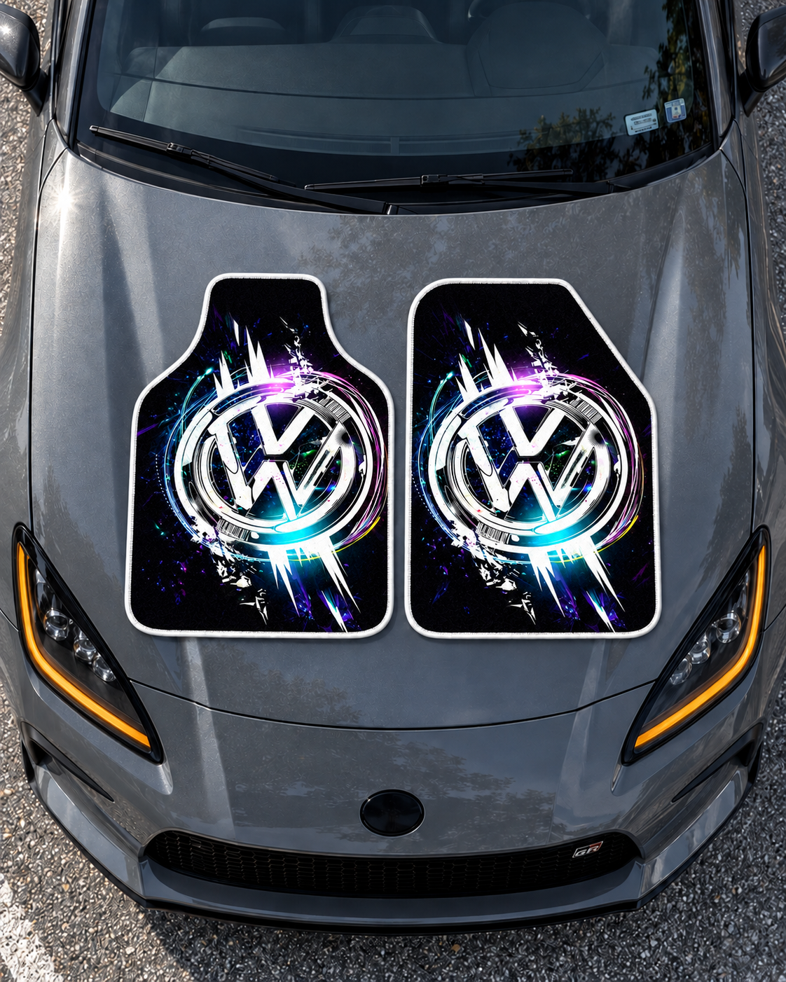 Volkswagen Krom Hız Halkası — tepeden gri GR86 kaputu — son kalıp, beyaz overlok