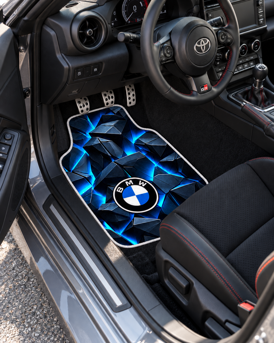 BMW Mavi Kırık Taş — sol sürücü kapısından araç içi — son kalıp, beyaz overlok