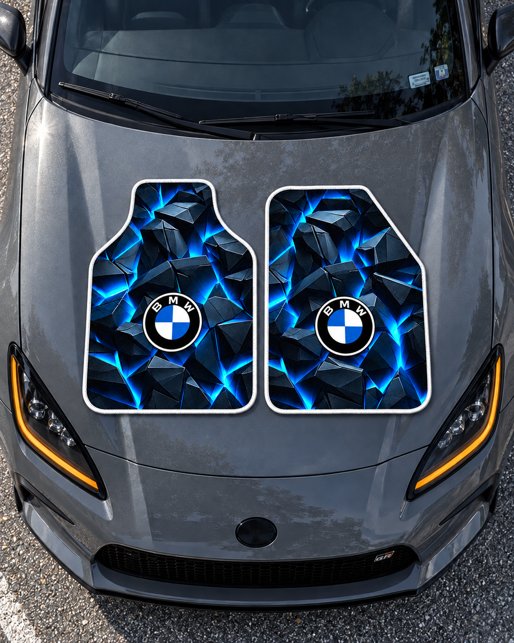 BMW Mavi Kırık Taş — tepeden gri GR86 kaputu — son kalıp, beyaz overlok