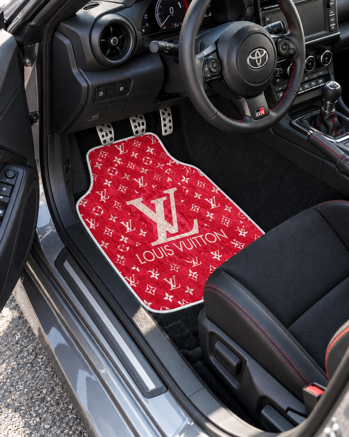 LV Fuşya Monogram — sol sürücü kapısından araç içi — son kalıp, beyaz overlok