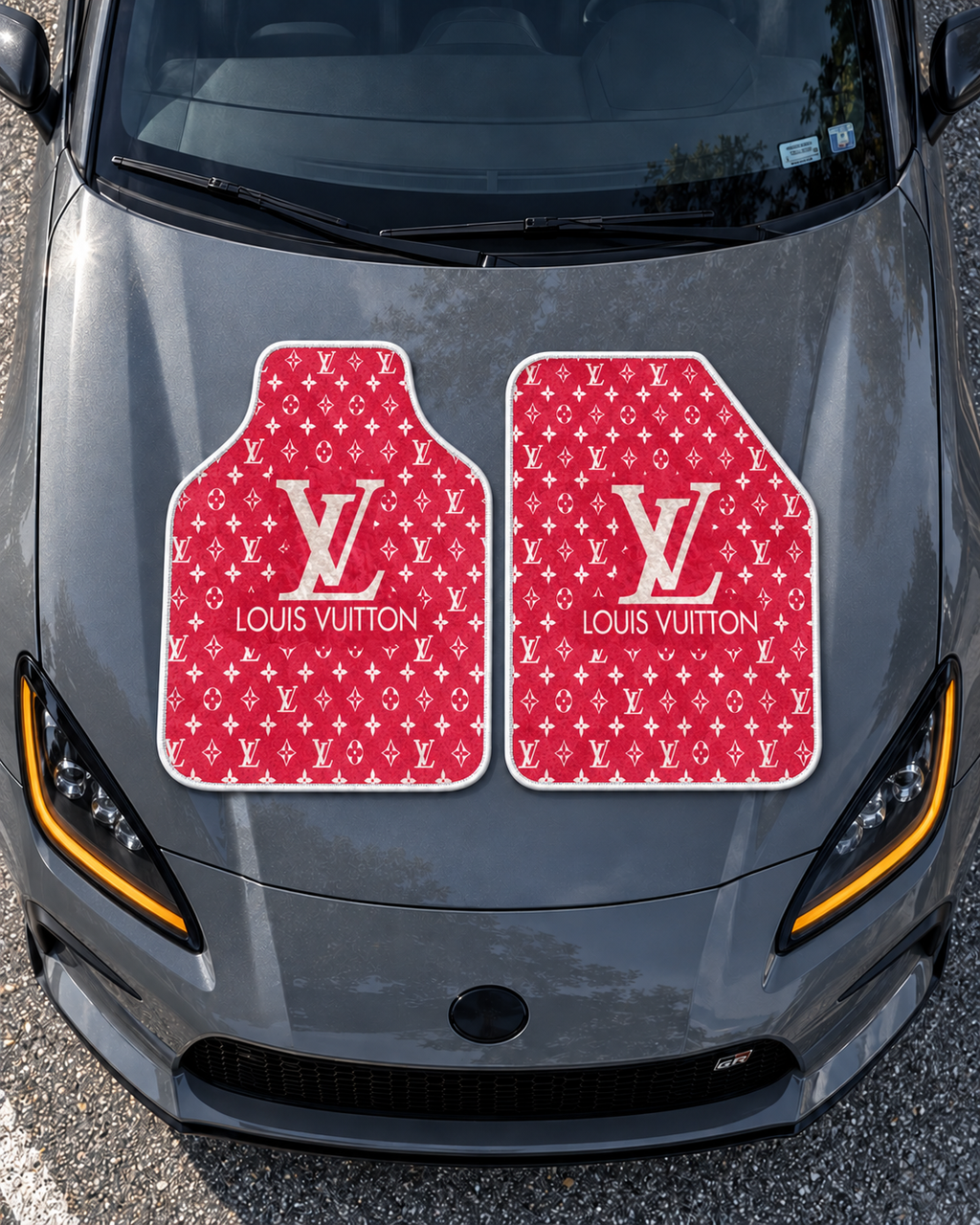 LV Fuşya Monogram — tepeden gri GR86 kaputu — son kalıp, beyaz overlok