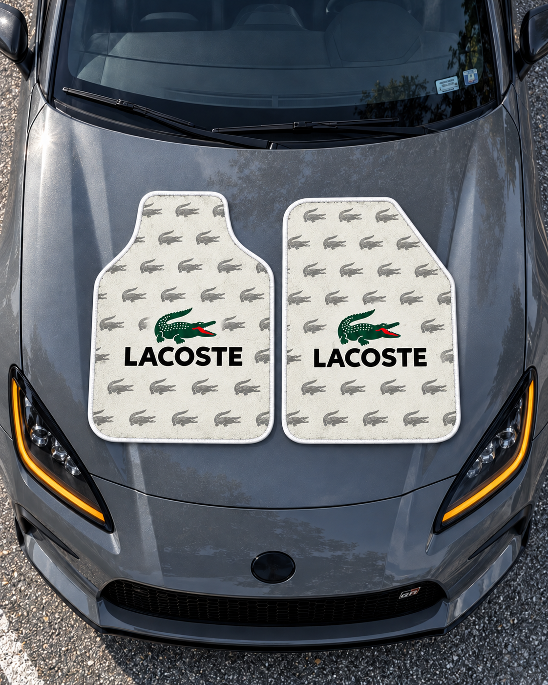 Lacoste Beyaz Monogram — tepeden gri GR86 kaputu — son kalıp