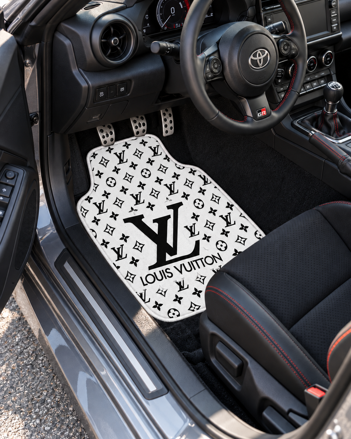 LV Beyaz Siyah — sol sürücü kapısından araç içi — son kalıp