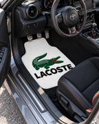Lacoste Beyaz İmza — sol sürücü kapısından araç içi — son kalıp