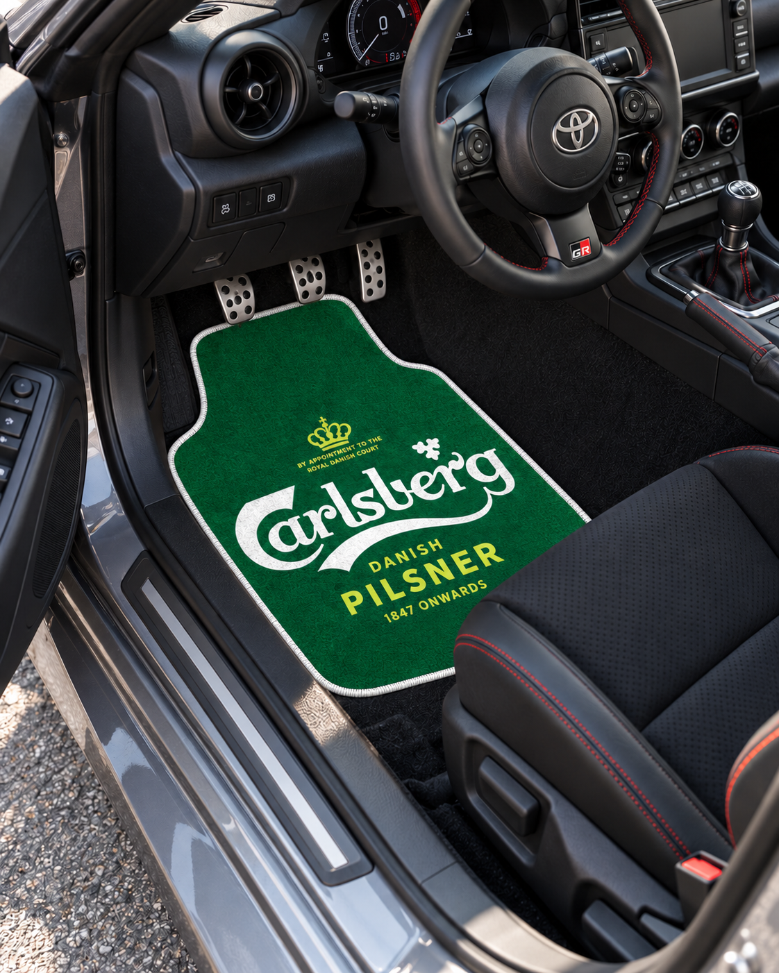 Carlsberg Yeşil — sol sürücü kapısından araç içi — son kalıp, beyaz overlok