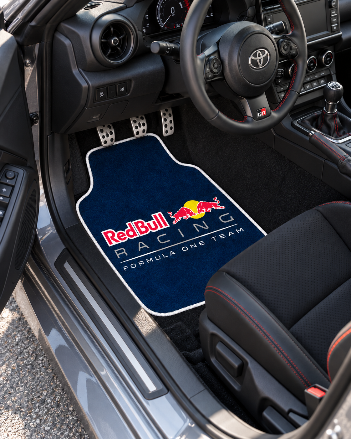 Red Bull Lacivert Yarış — sol sürücü kapısından araç içi — son kalıp
