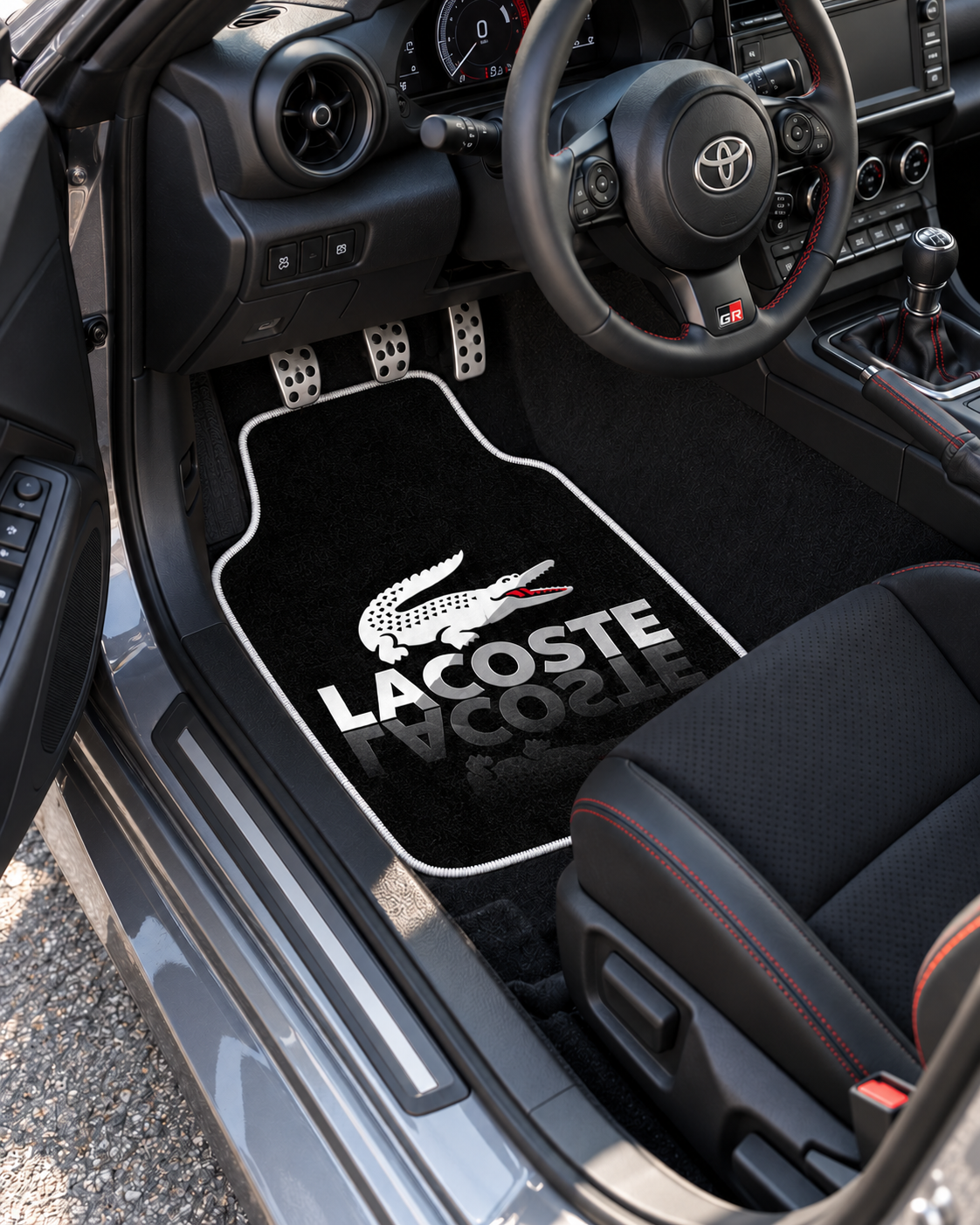 Lacoste Siyah İmza — sol sürücü kapısından araç içi — son kalıp
