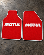 Motul Kırmızı — beton zeminde ön paspaslar — son kalıp, beyaz overlok