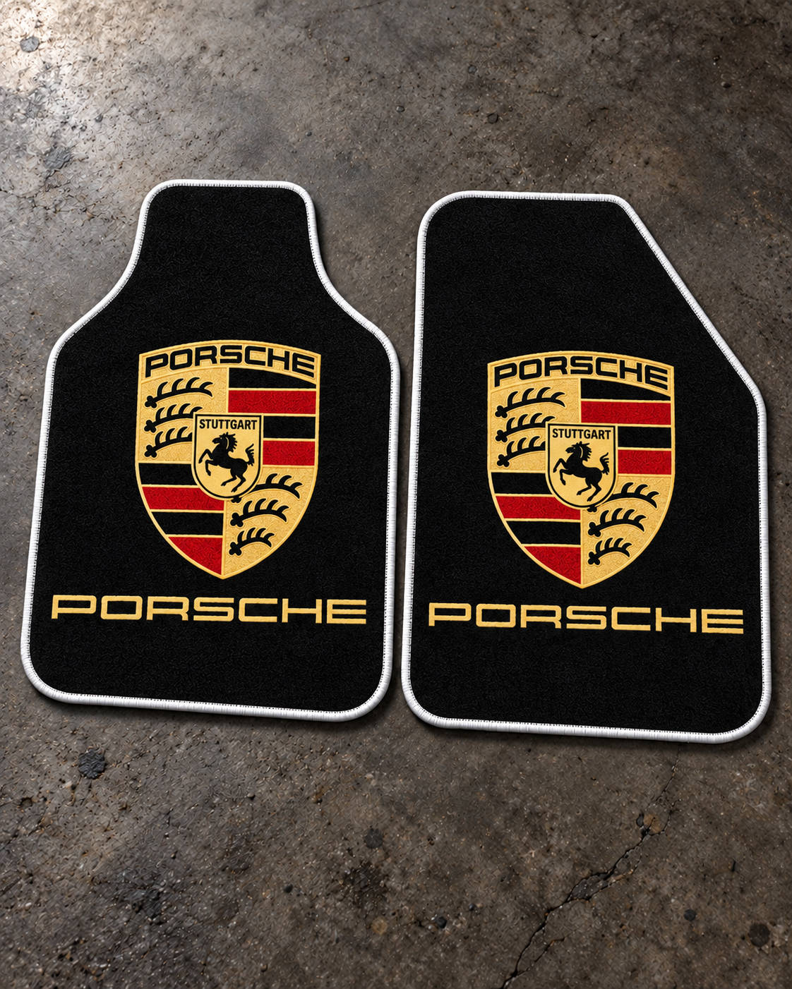 Porsche Gece Amblemi — beton zeminde ön paspaslar — son kalıp