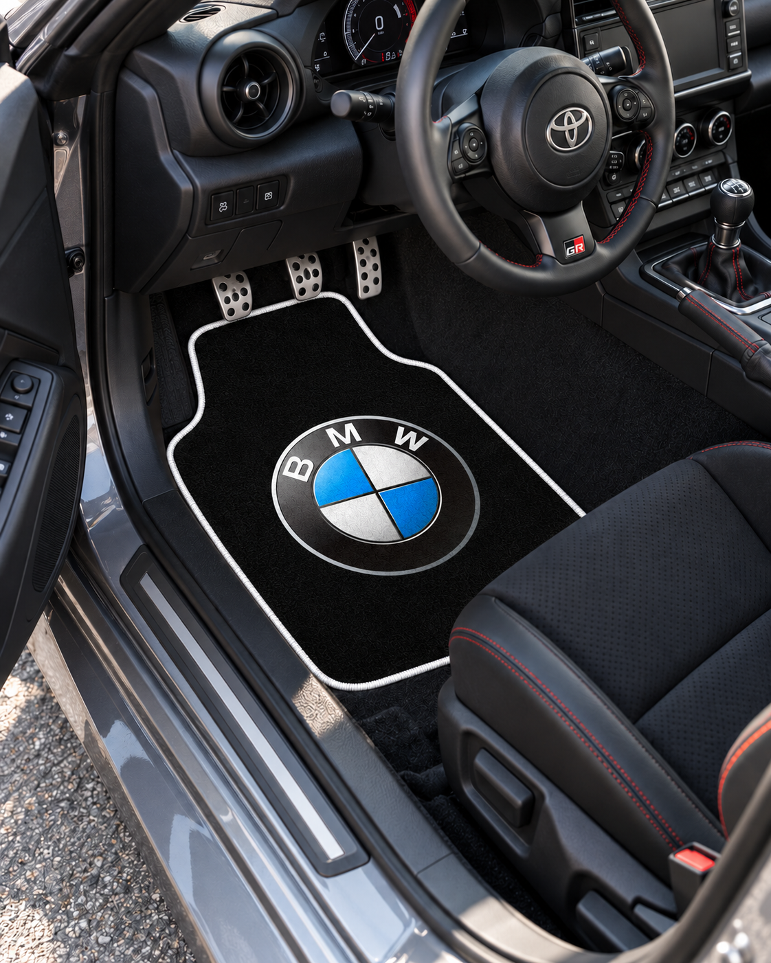 BMW Gece Amblemi — sol sürücü kapısından araç içi — son kalıp