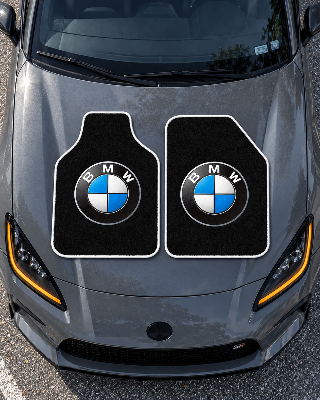 BMW Gece Amblemi — tepeden gri GR86 kaputu — son kalıp