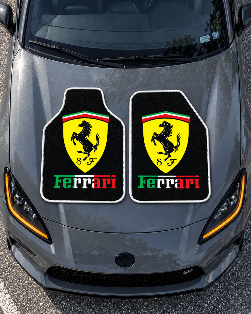Ferrari Gece Amblemi — tepeden gri GR86 kaputu — son kalıp