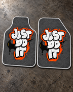 Just Do It Grafiti — beton zeminde ön paspaslar — son kalıp, beyaz overlok