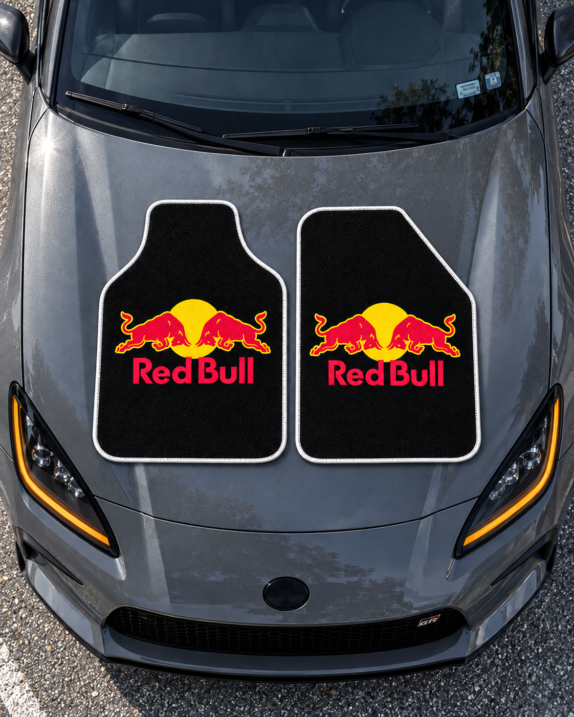 Red Bull Gece Boğa — tepeden gri GR86 kaputu — son kalıp, beyaz overlok