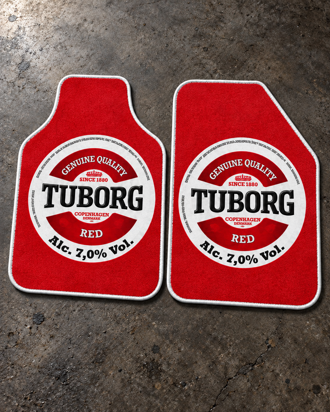 Tuborg Kırmızı — beton zeminde ön paspaslar — son kalıp, beyaz overlok