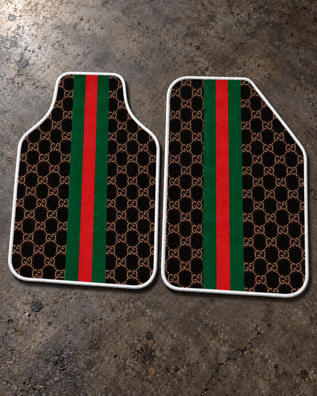 Gucci Karbon Monogram — beton zeminde ön paspaslar — son kalıp, beyaz overlok