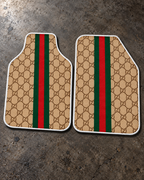 Gucci Bej Monogram — beton zeminde ön paspaslar — son kalıp