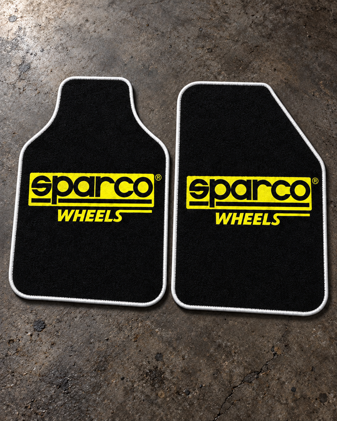 Sparco Sarı Gece — beton zeminde ön paspaslar — son kalıp, beyaz overlok