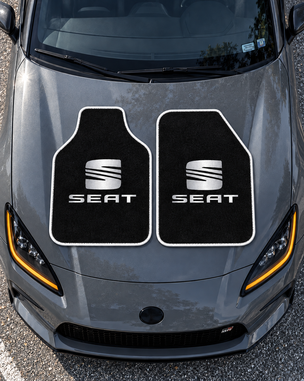 Seat Gece Amblemi — tepeden gri GR86 kaputu — son kalıp
