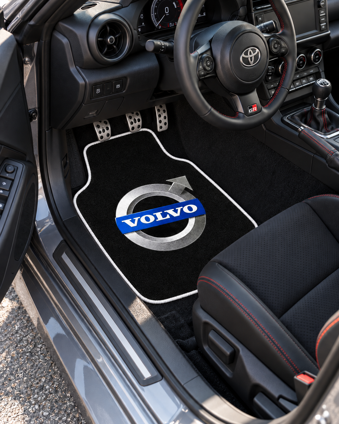 Volvo Gece Amblemi — sol sürücü kapısından araç içi — son kalıp, beyaz overlok