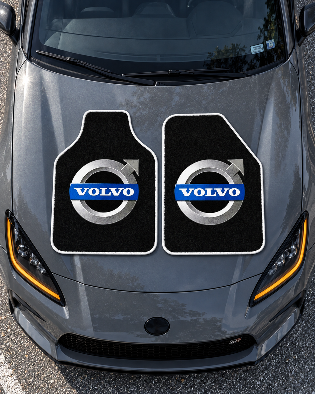 Volvo Gece Amblemi — tepeden gri GR86 kaputu — son kalıp, beyaz overlok