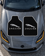 Jaguar Gece Amblemi — tepeden gri GR86 kaputu — son kalıp, beyaz overlok