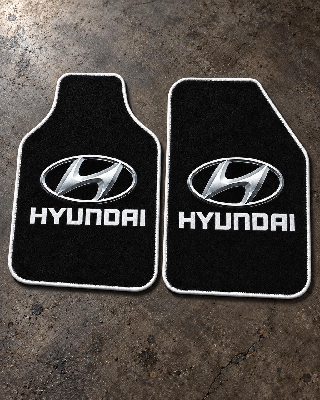 Hyundai Gece Amblemi — beton zeminde ön paspaslar — son kalıp