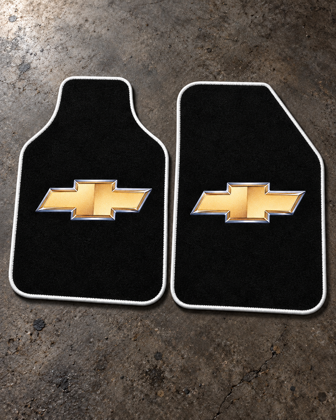 Chevrolet Gece Amblemi — beton zeminde ön paspaslar — son kalıp, beyaz overlok