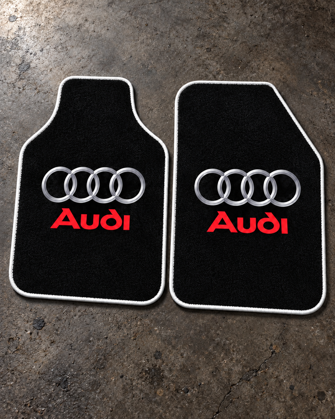Audi Gece Amblemi — beton zeminde ön paspaslar — son kalıp, beyaz overlok