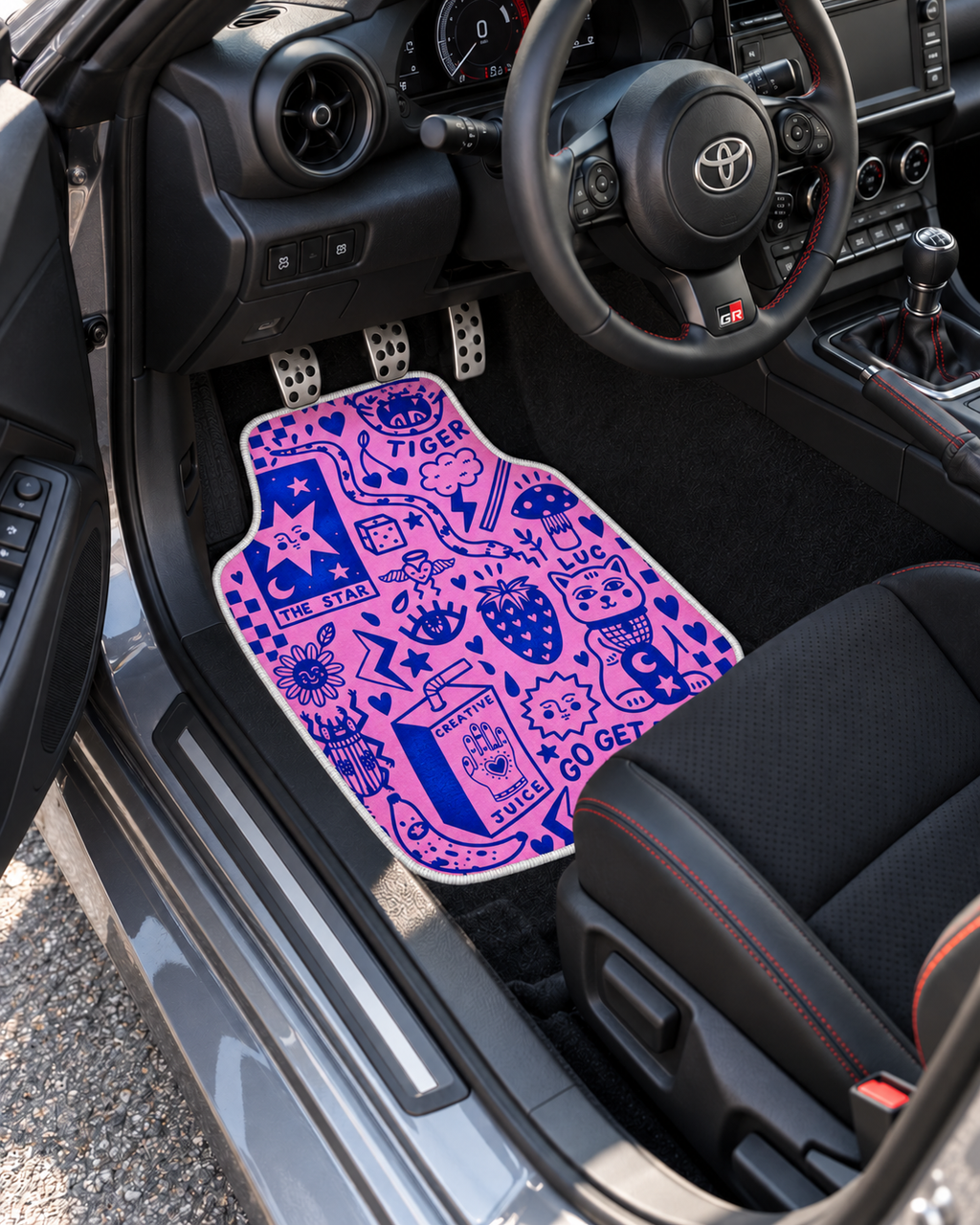 Pembe Doodle Kolaj — ic-mekan — son onaylı kalıp, beyaz overlok