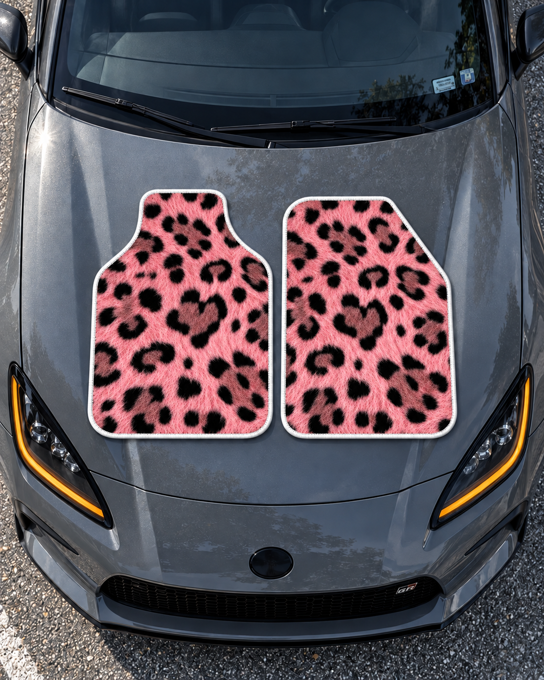Pembe Pelüş Leopar — tepeden gri GR86 kaputu — son kalıp, beyaz overlok